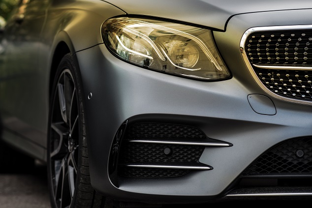 Une mercedes-benz